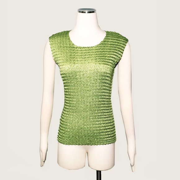 NICOLA Tops - Nicola Pucker Top NWOT